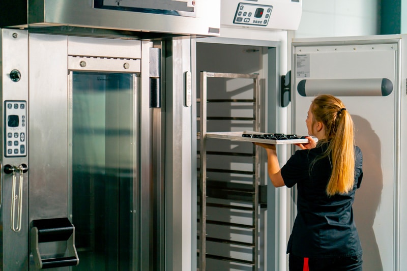 Les cellules de refroidissement à grille : un équipement indispensable en cuisine professionnelle